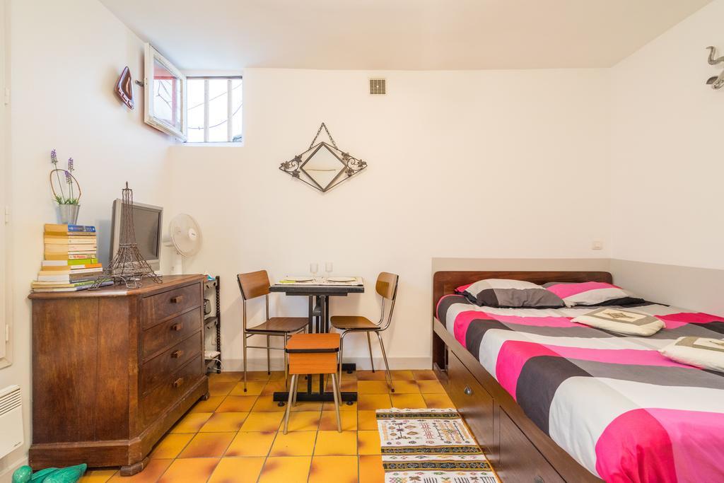 Studio At Colonel Fabien Apartment