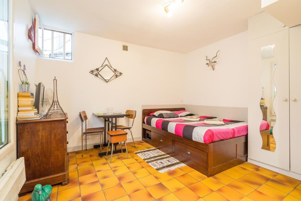 Studio At Colonel Fabien *