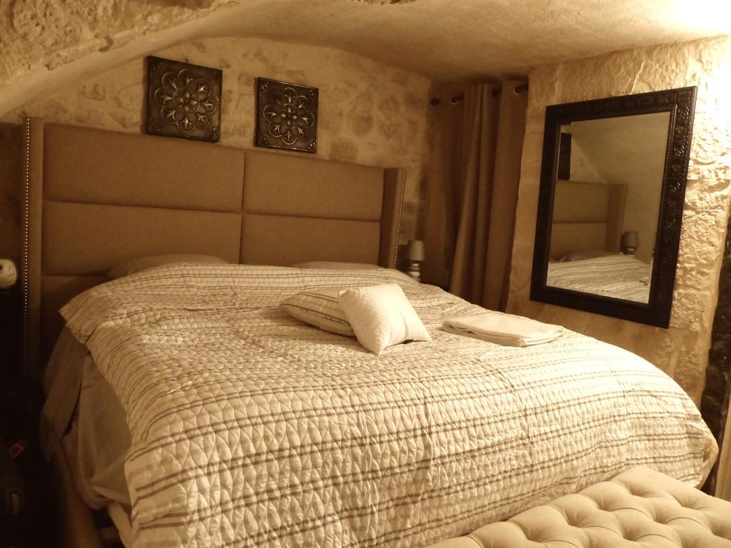Unique Souplex On Ile Saint Louis Apartment *
