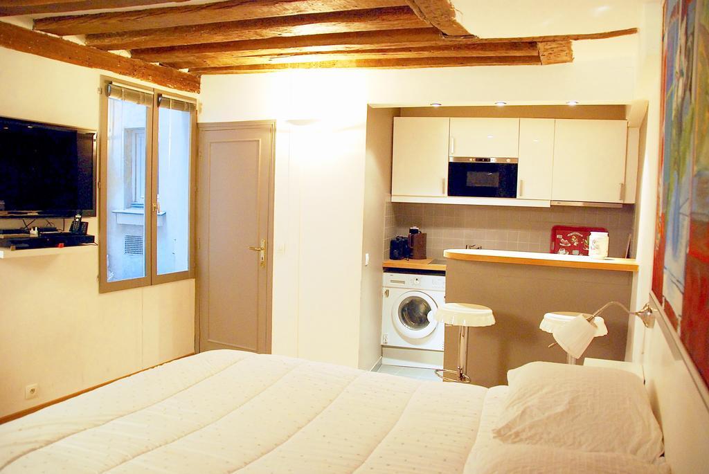 Apartment Aboukir Paris