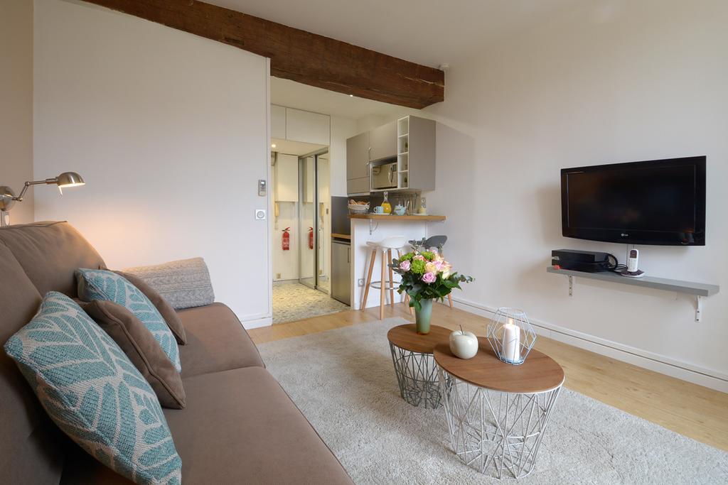 Holidaysinparis - Bourg Tibourg