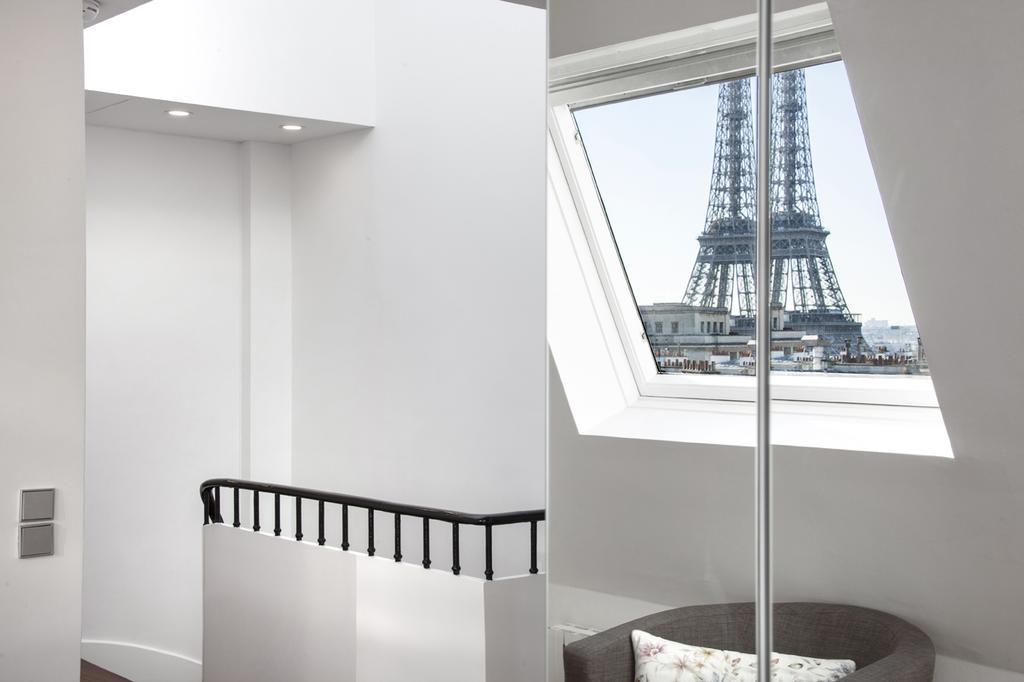 Eiffel Tower View - Time Right Paris