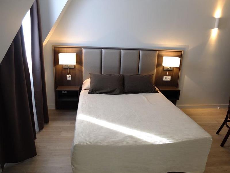 Hotel De Flore - Montmartre 3*