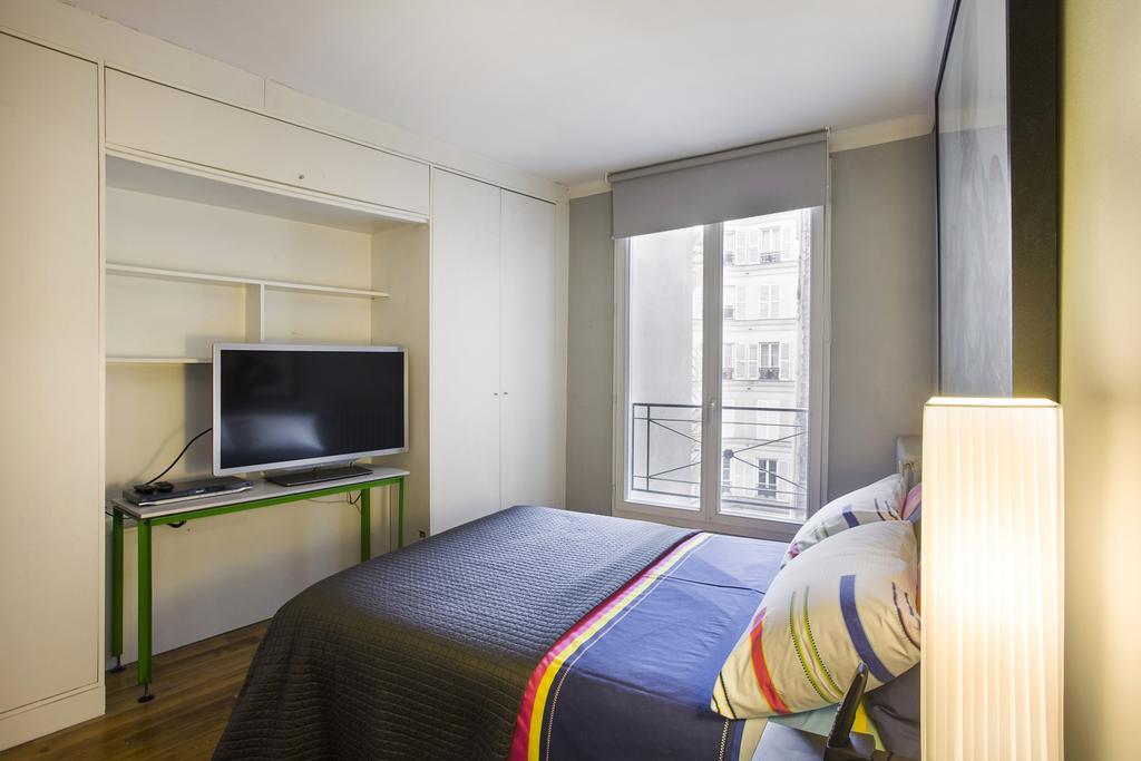 Faubourg Chic Apartment Paris