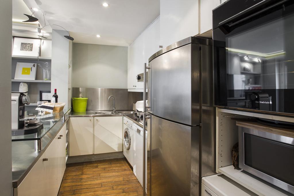 Apartment Faubourg Chic Paris