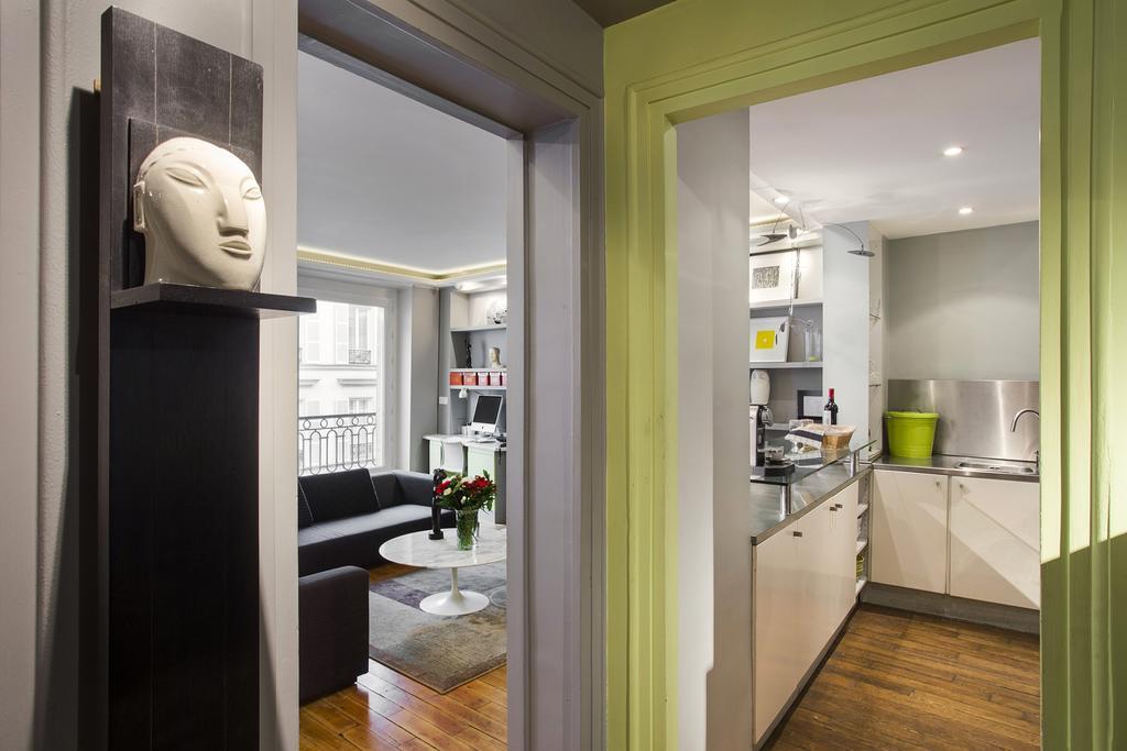 Faubourg Chic Apartment Paris
