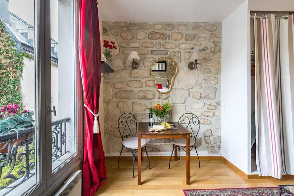 Saint Louis En Ile Apartment