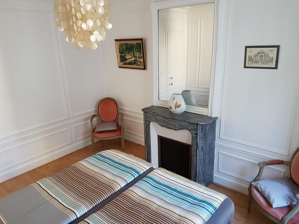 Moulin Rouge Apartment