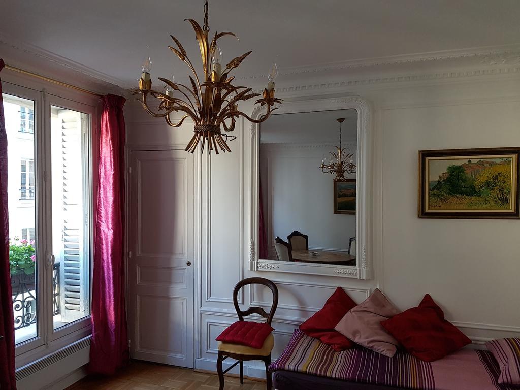 Moulin Rouge Apartment *