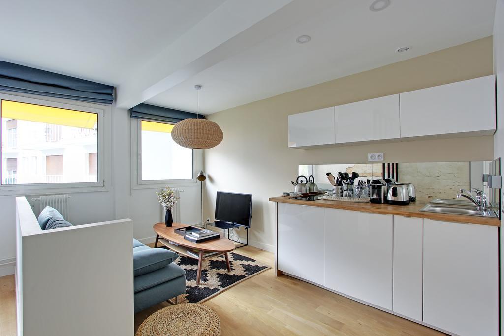 Pick A Flat's In Eiffel Tower- Boulevard De Grenelle Apartment *