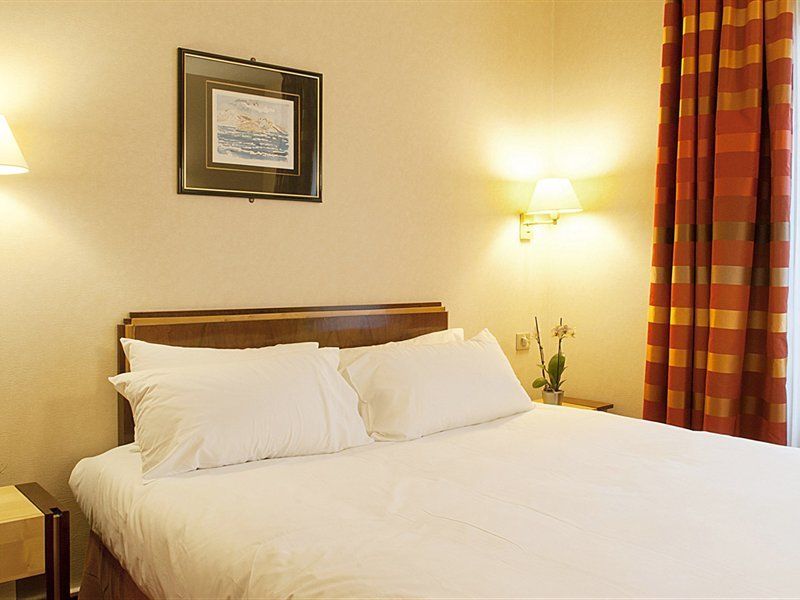 Yllen Eiffel Hotel Paris