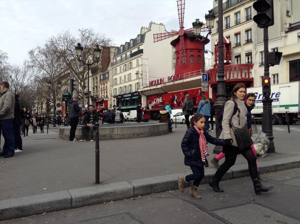 Rue Veron Apartment Paris
