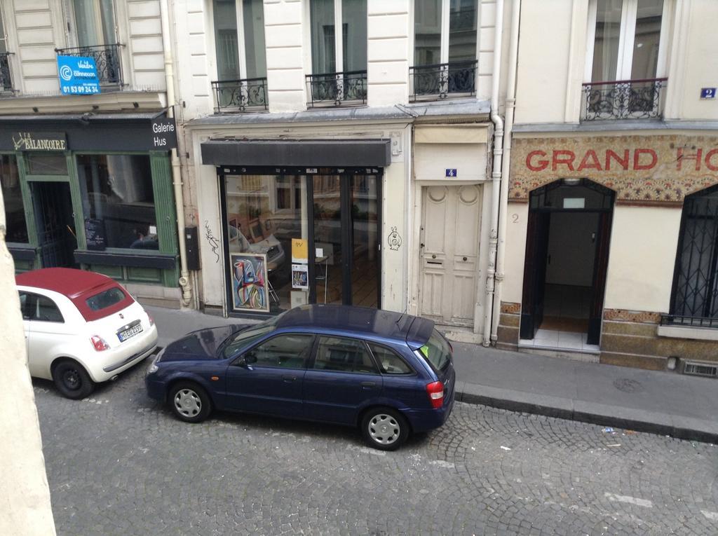 Rue Veron Apartment Paris