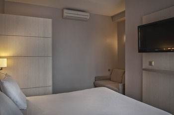 Ibis Styles Cadet Lafayette Hotel