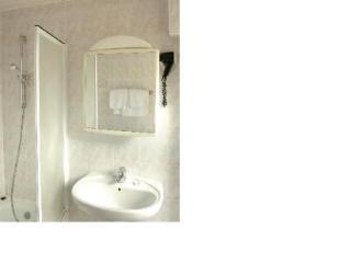 Alyss Saphir Cambronne Eiffel Hotel Paris