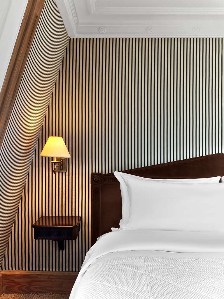 Le Dokhan's Arc De Triomphe, A Tribute Portfolio 5*