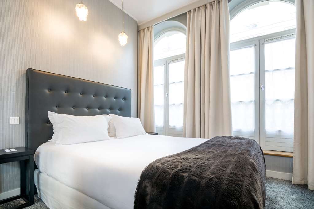 Joe M Paris