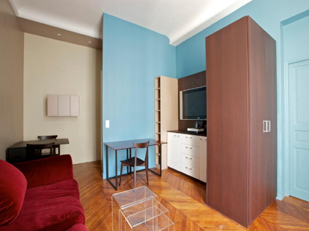 My Flat In - 8th Apartment