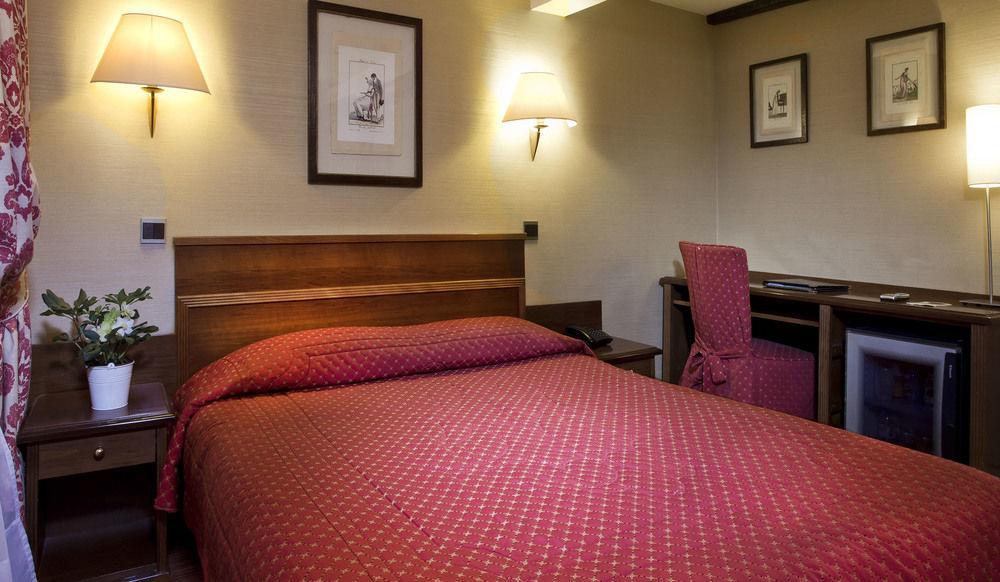 Hotel Passy Eiffel Paris