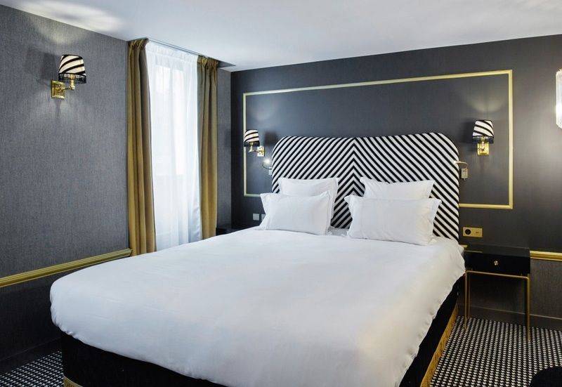 Snob Hotel