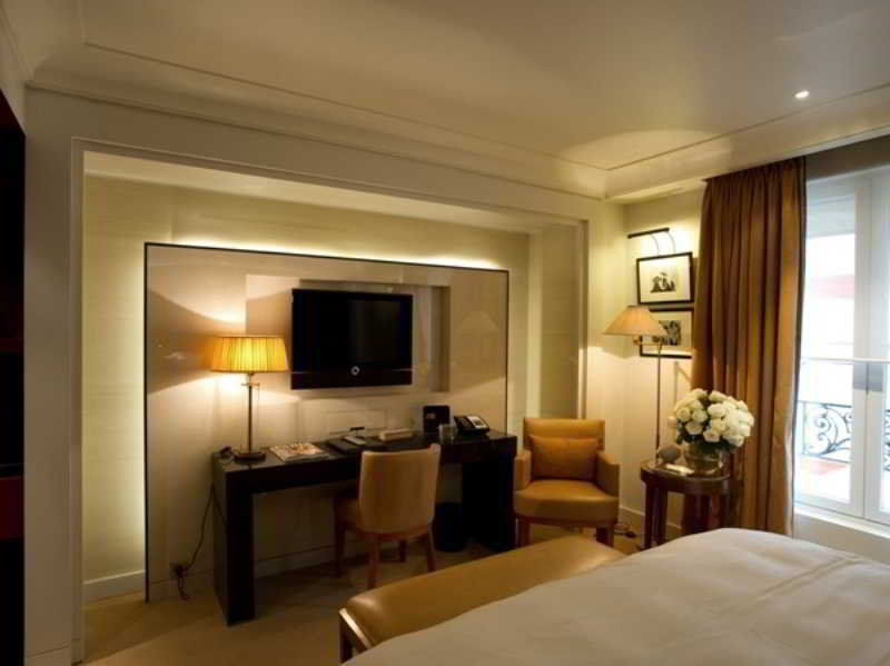 Hotel Montaigne Paris