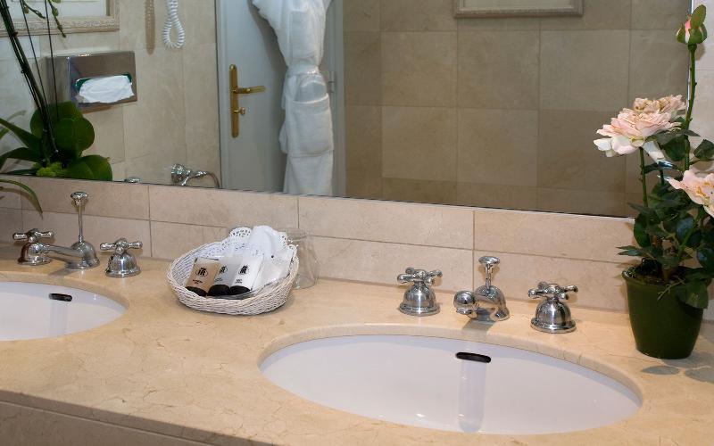 Royal Champs Elysees Hotel 4*