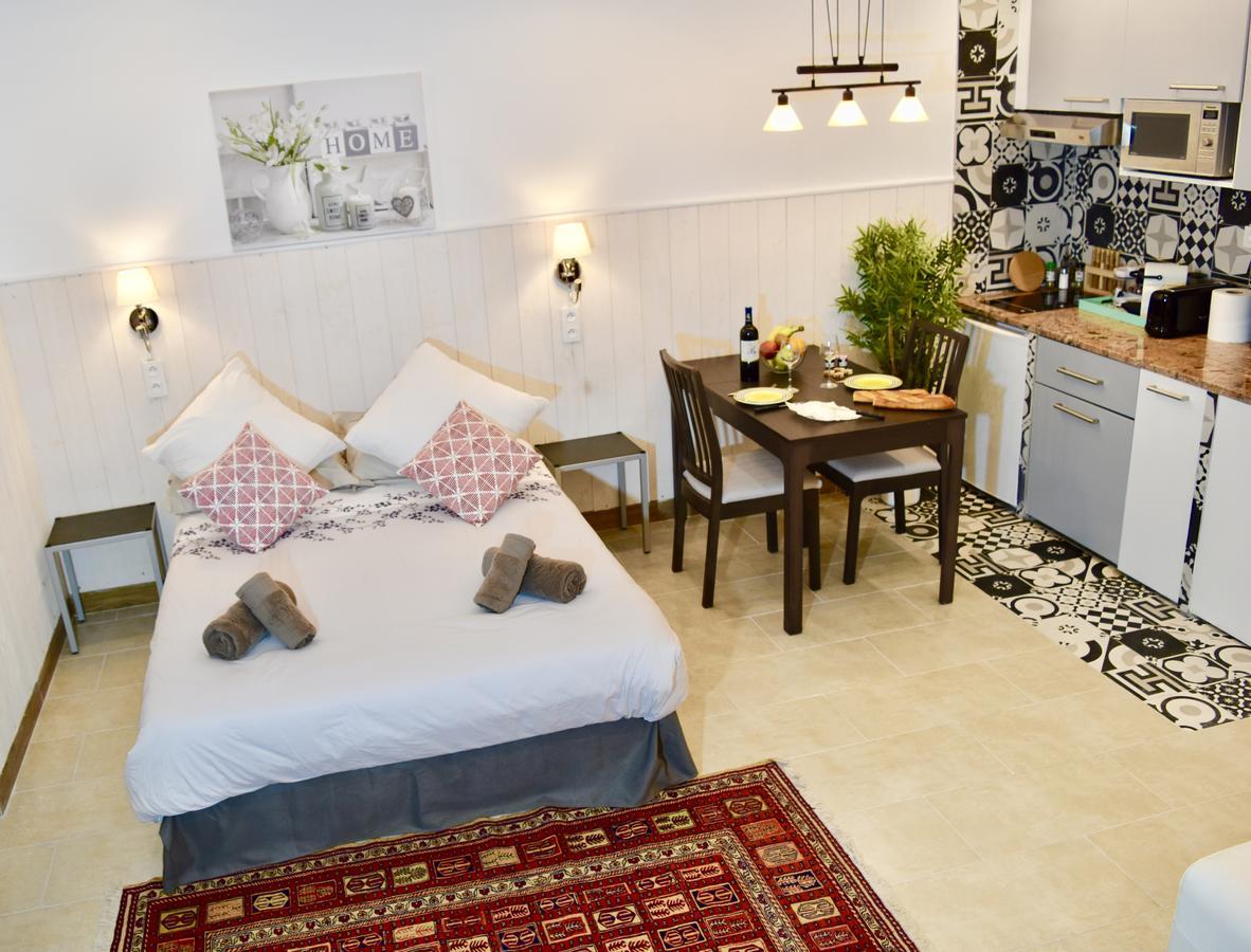 Services Apartment *