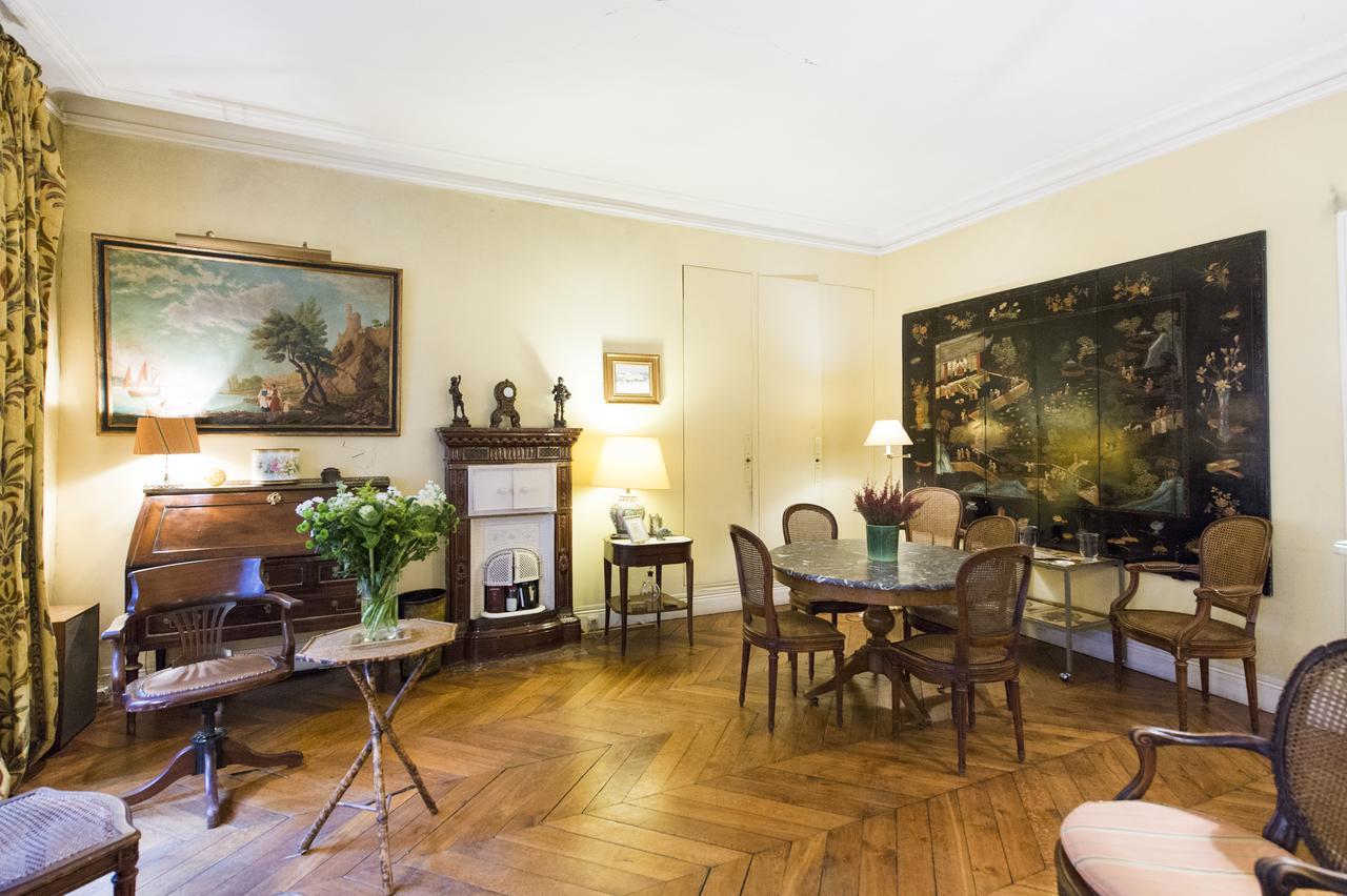 Apartment Veeve - Charming Bonaparte Paris