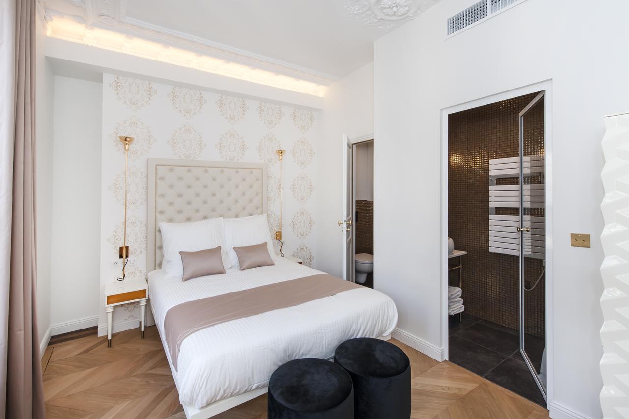 Champs Elysees - Lincoln Apartment