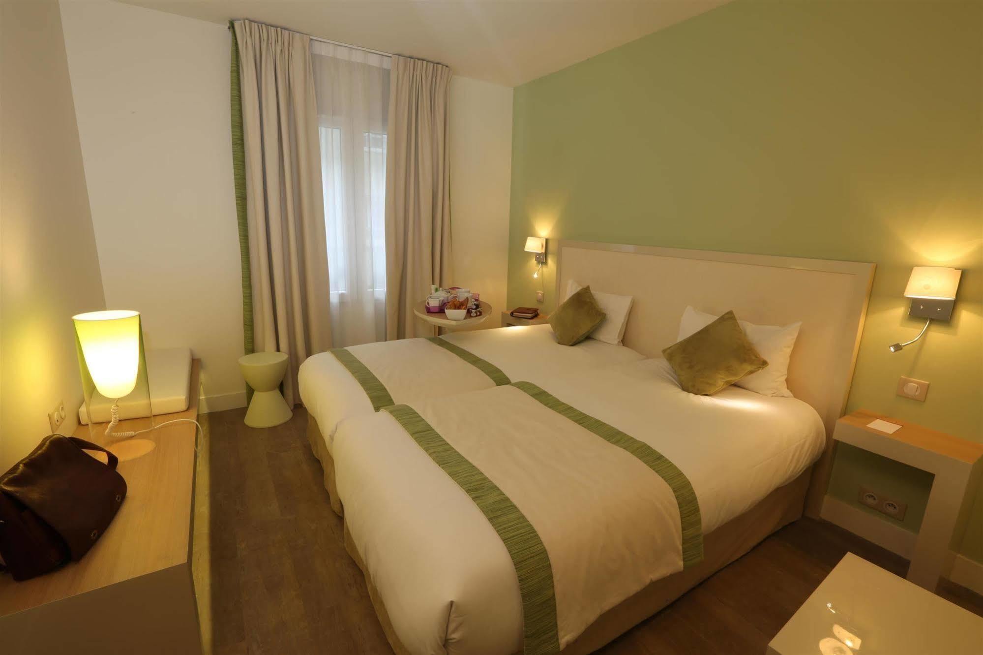Kyriad 18 - Porte De Clignancourt - Montmartre Hotel Paris
