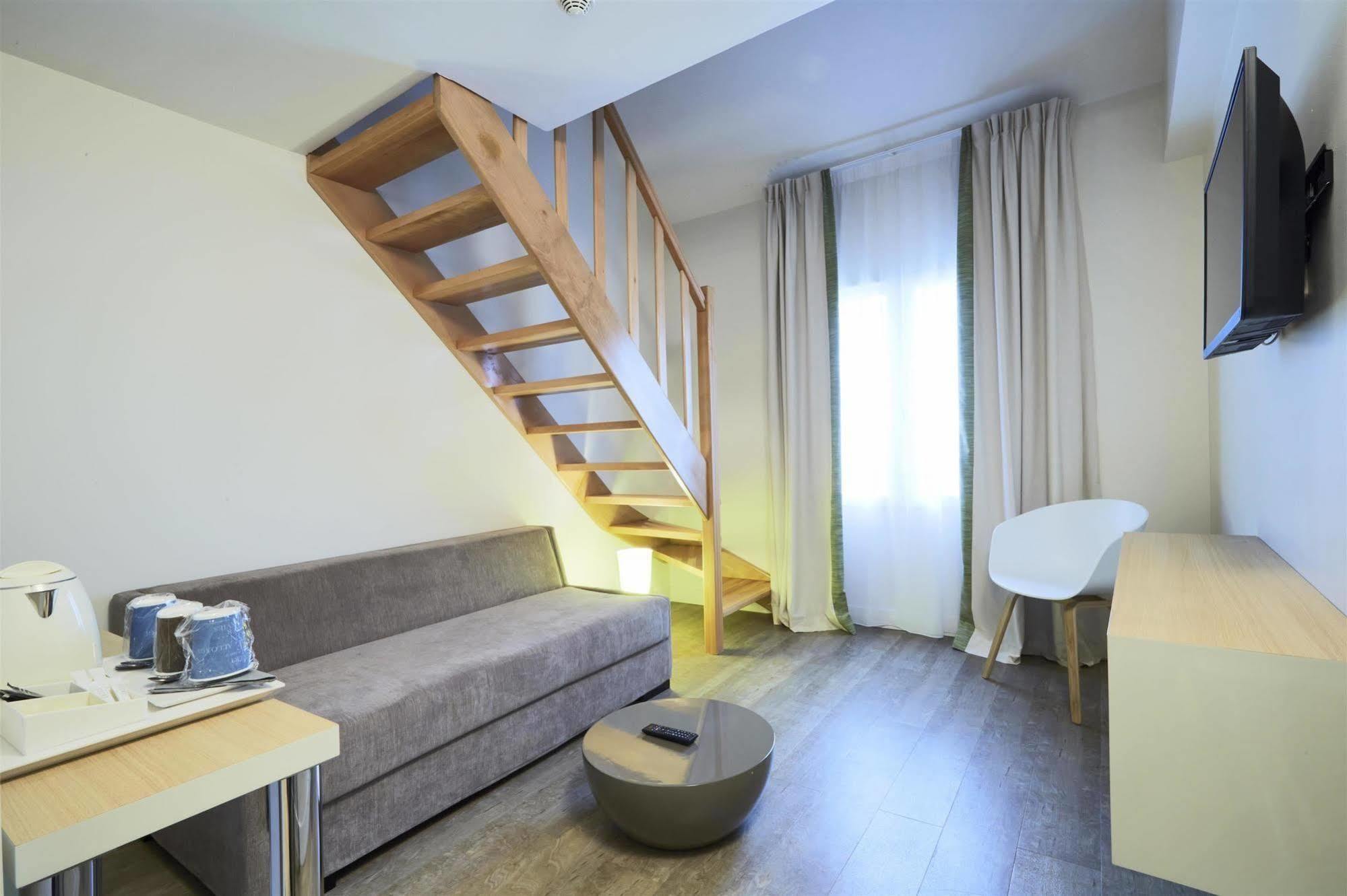 Kyriad 18 - Porte De Clignancourt - Montmartre Hotel
