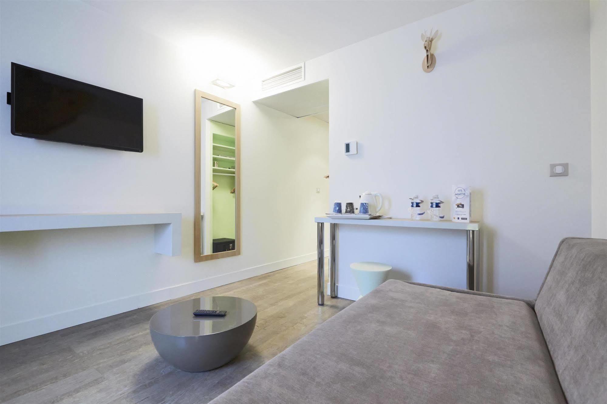 Kyriad 18 - Porte De Clignancourt - Montmartre Hotel Paris
