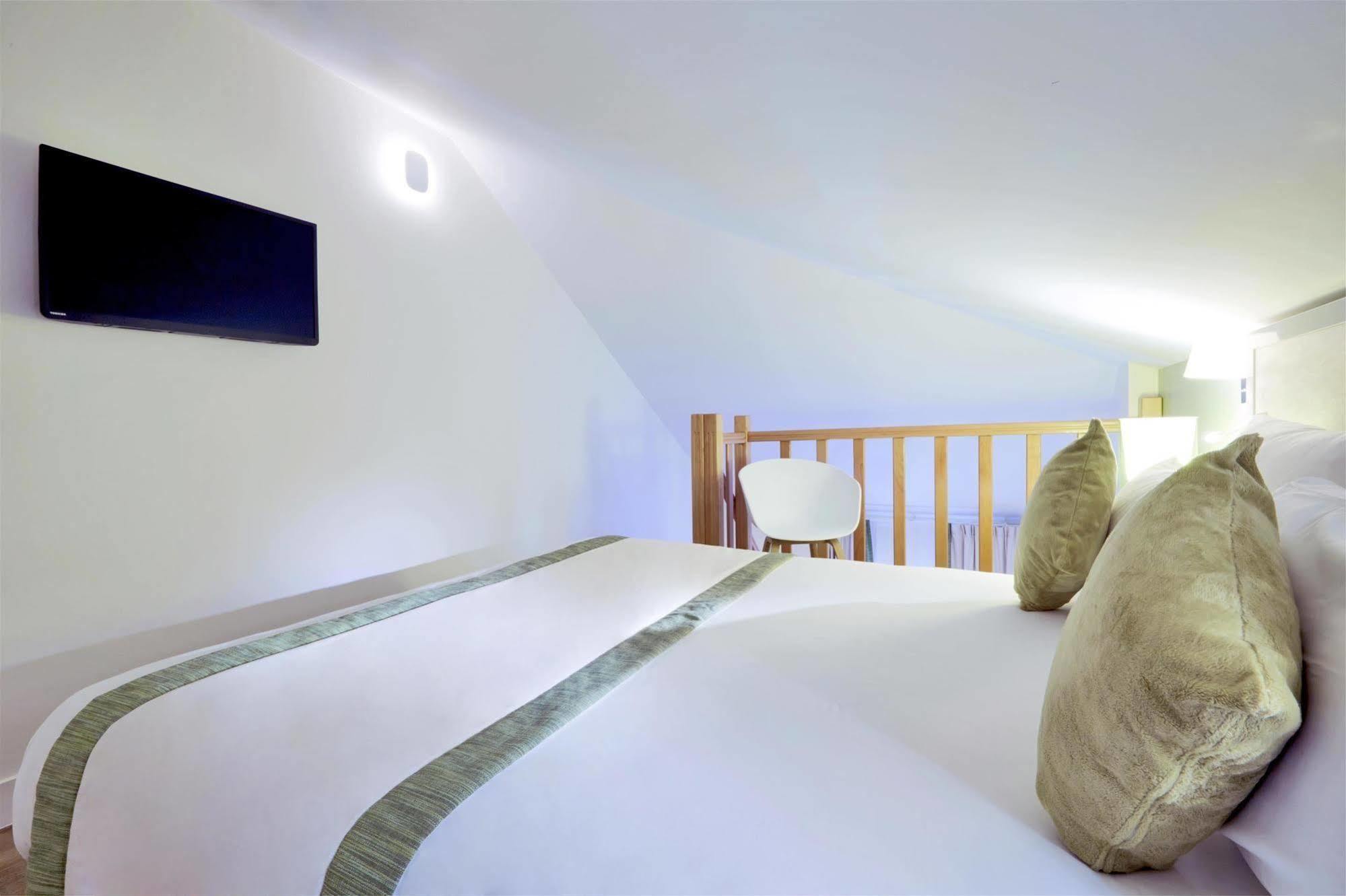 Kyriad 18 - Porte De Clignancourt - Montmartre Hotel 3*