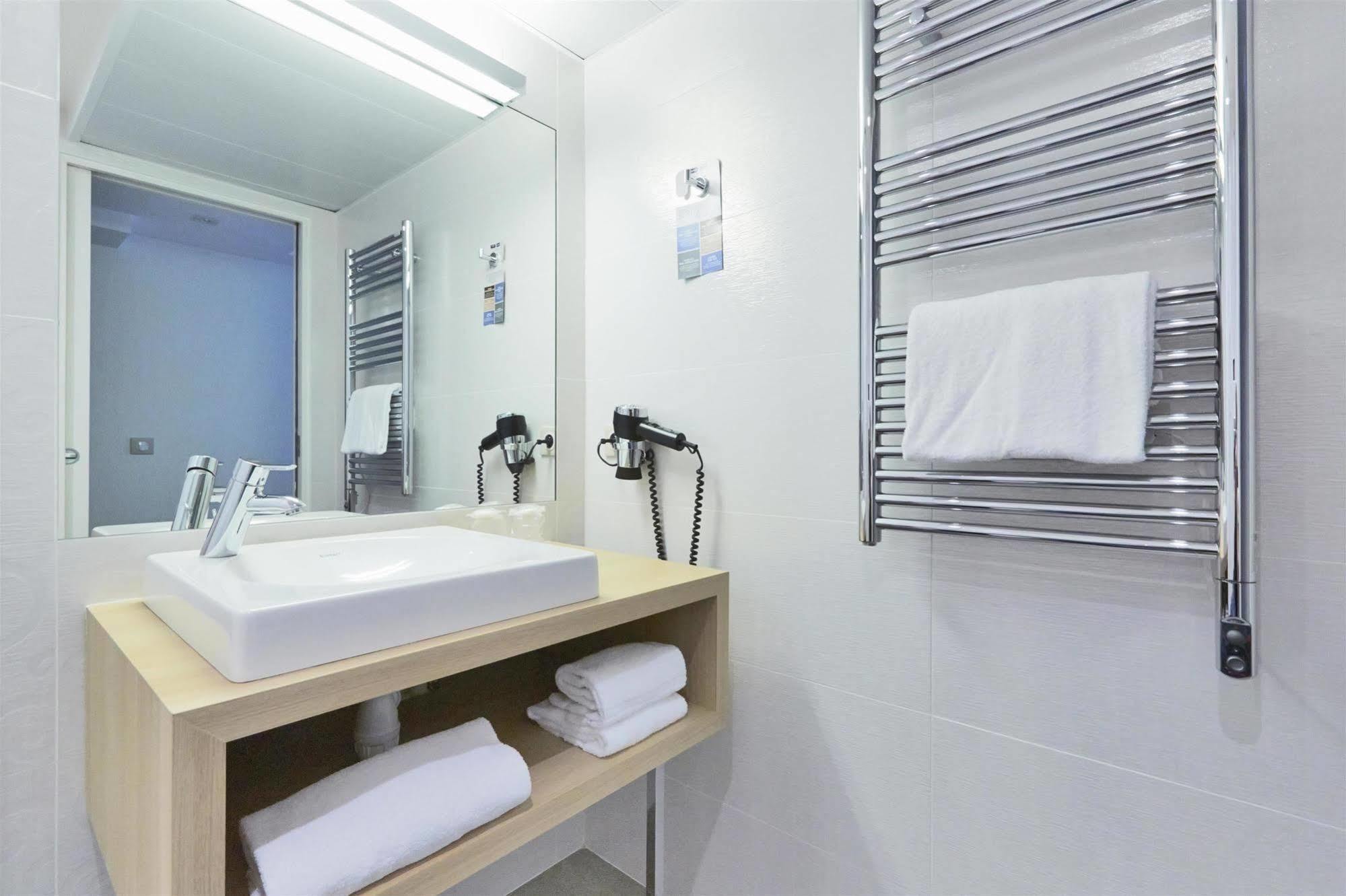 Hotel Kyriad 18 - Porte De Clignancourt - Montmartre Paris