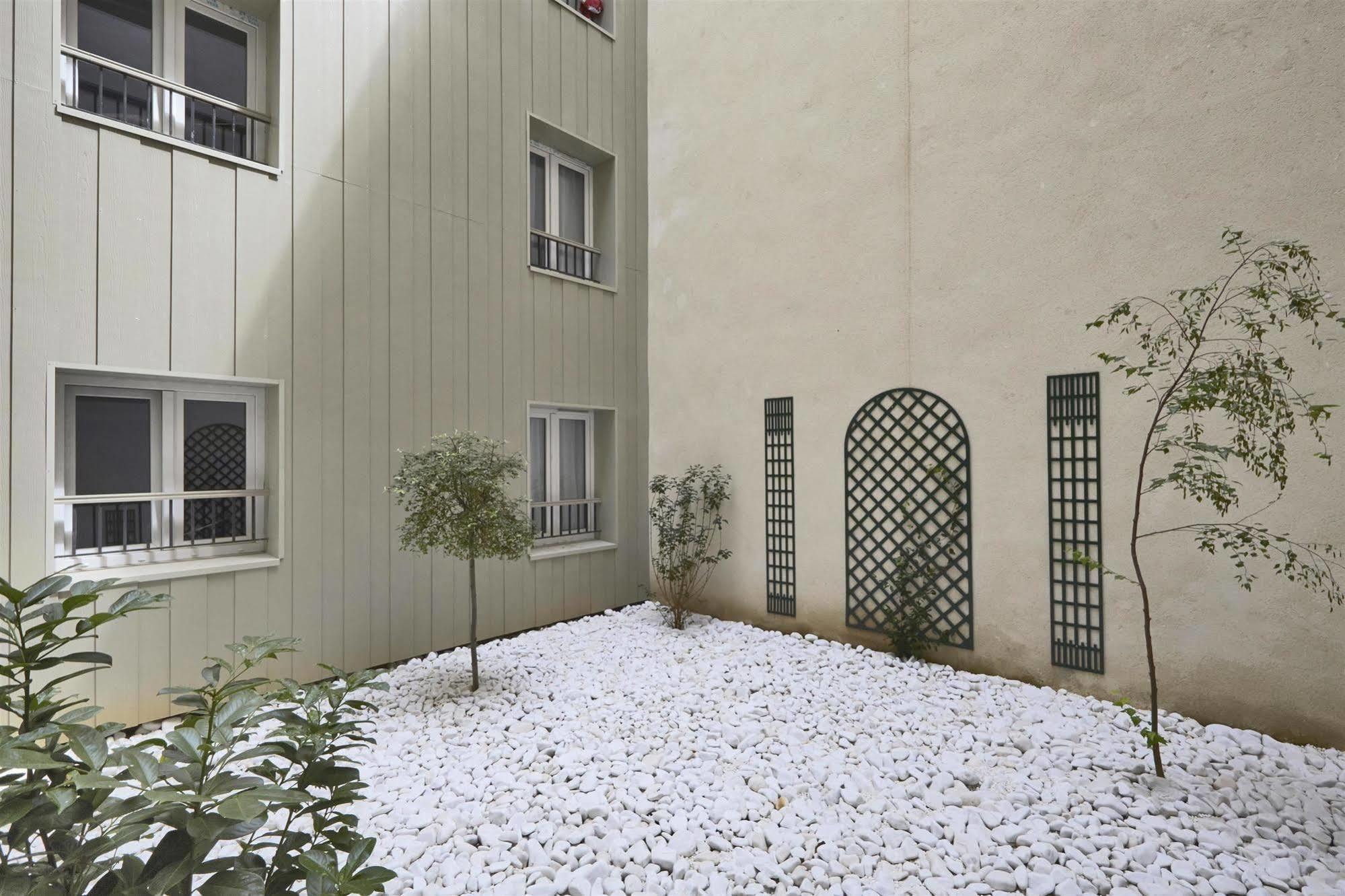 Kyriad 18 - Porte De Clignancourt - Montmartre Hotel