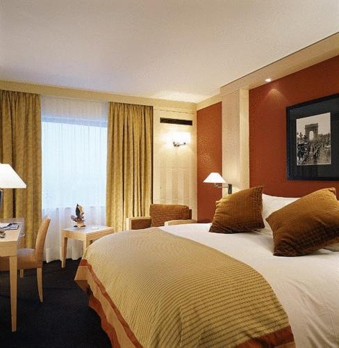 Pullman Rive Gauche Hotel 4*