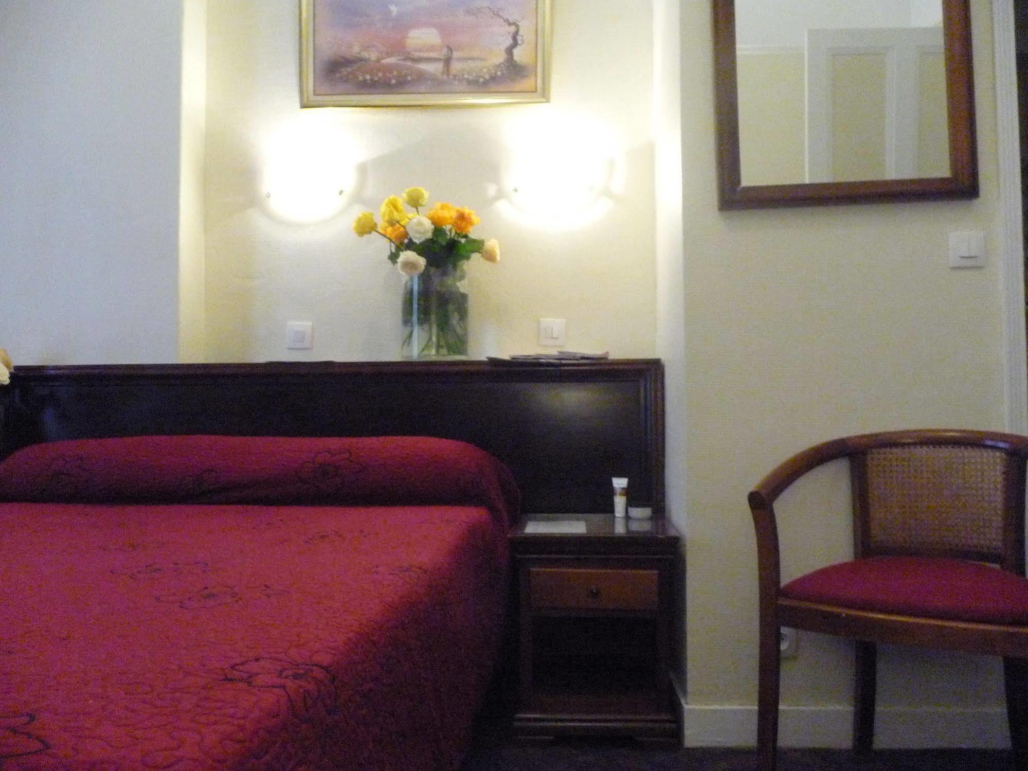 Ambassadeur Hotel 3*