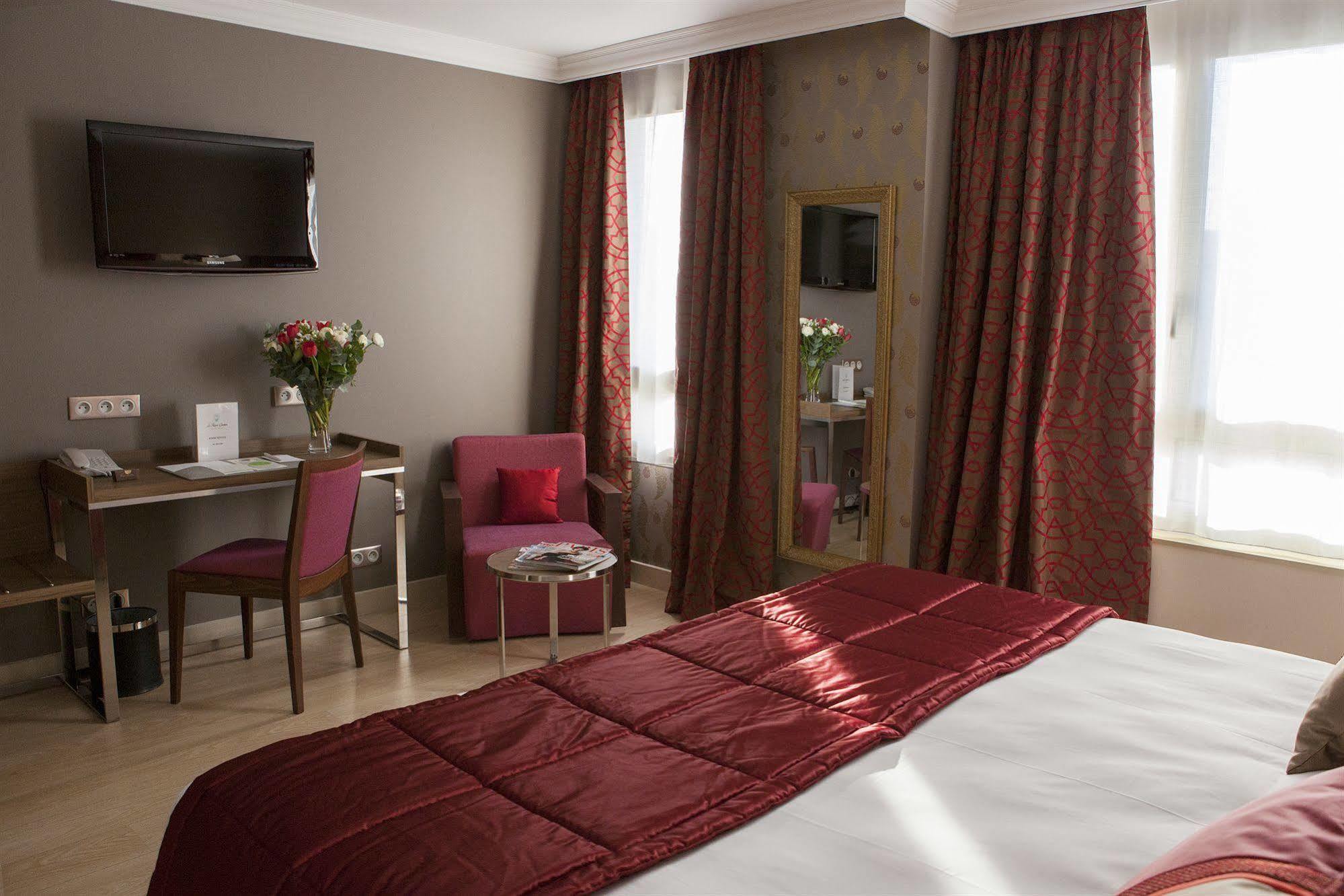 Hotel Royal Garden Champs-élysées 4*