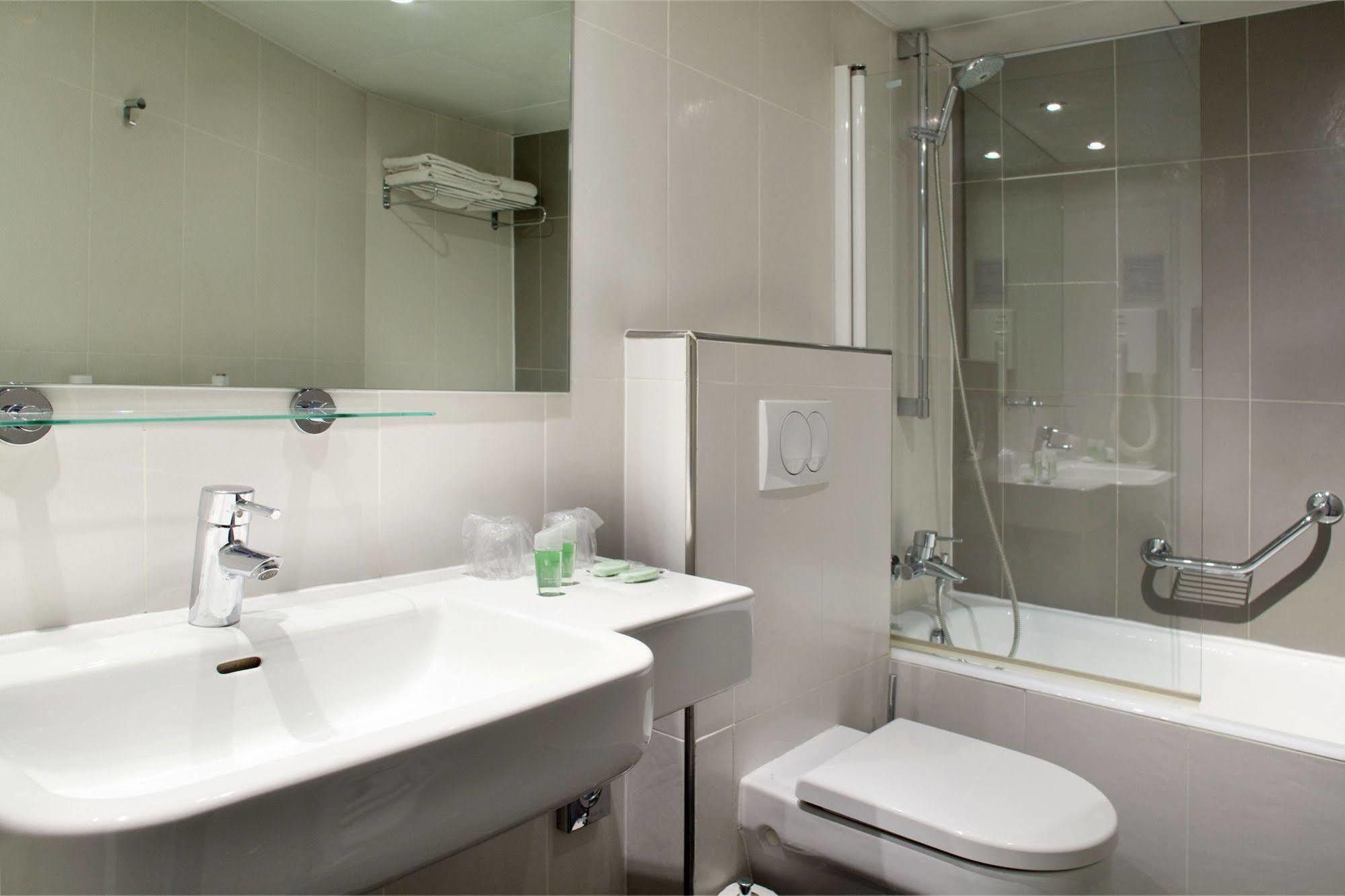 Hotel Eiffel Capitol 3*