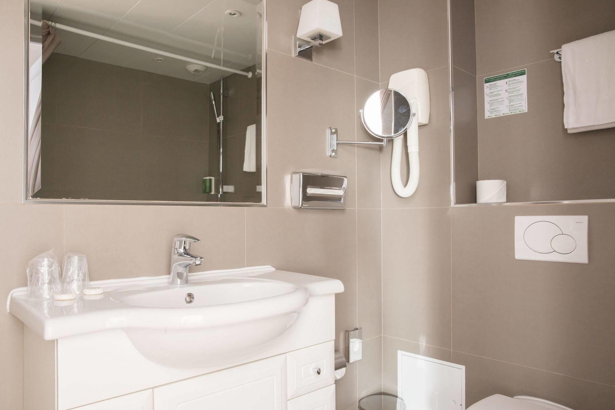 New Orient 3* Paris