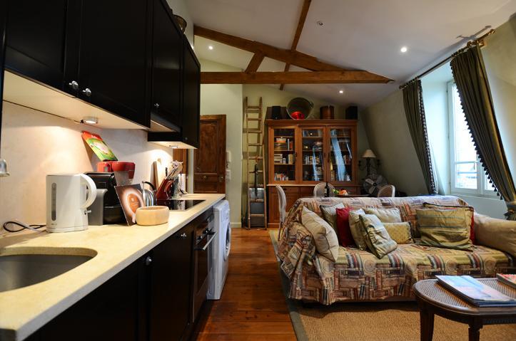 Harpe Apartment