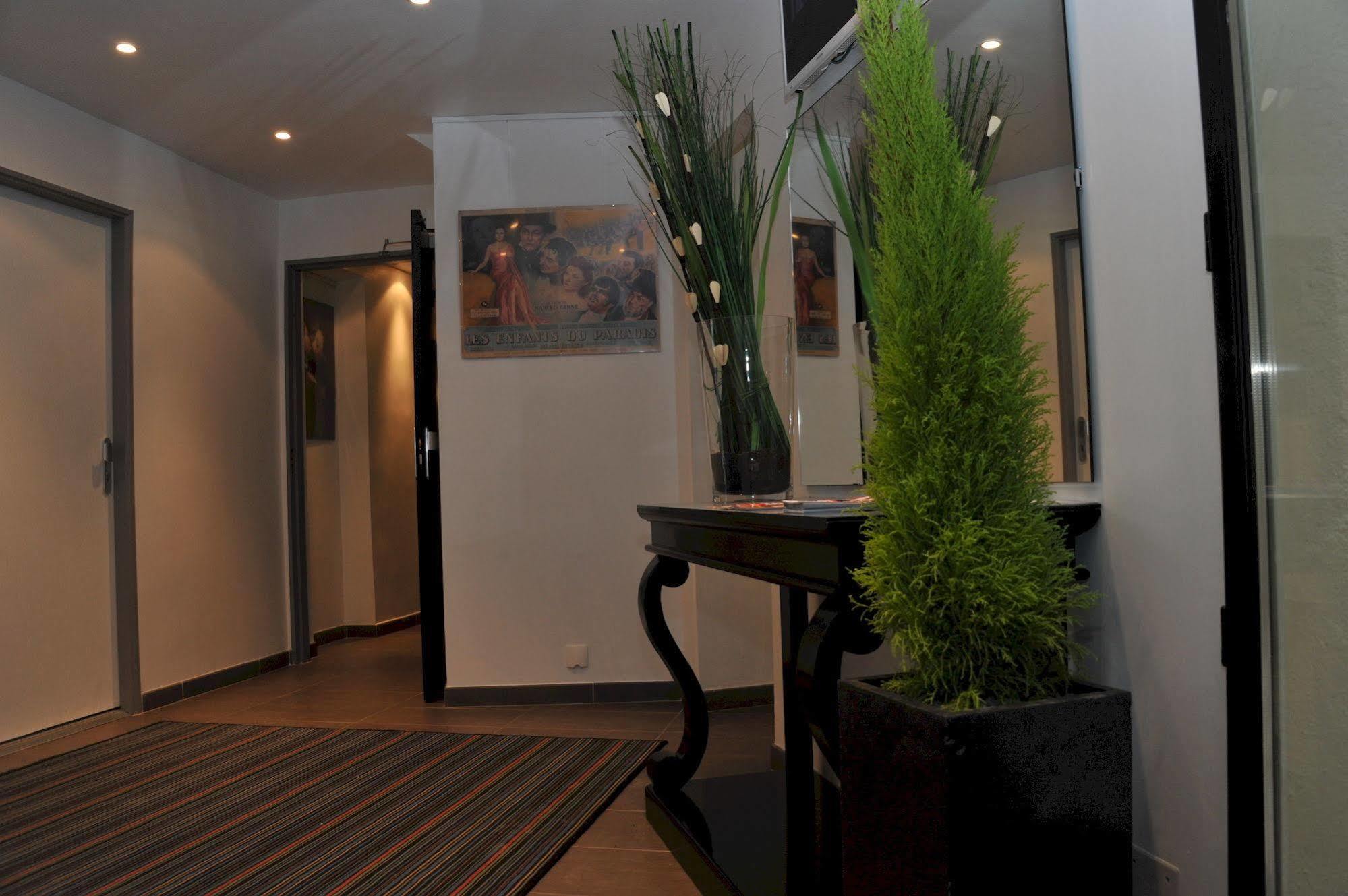 De La Mare 3*