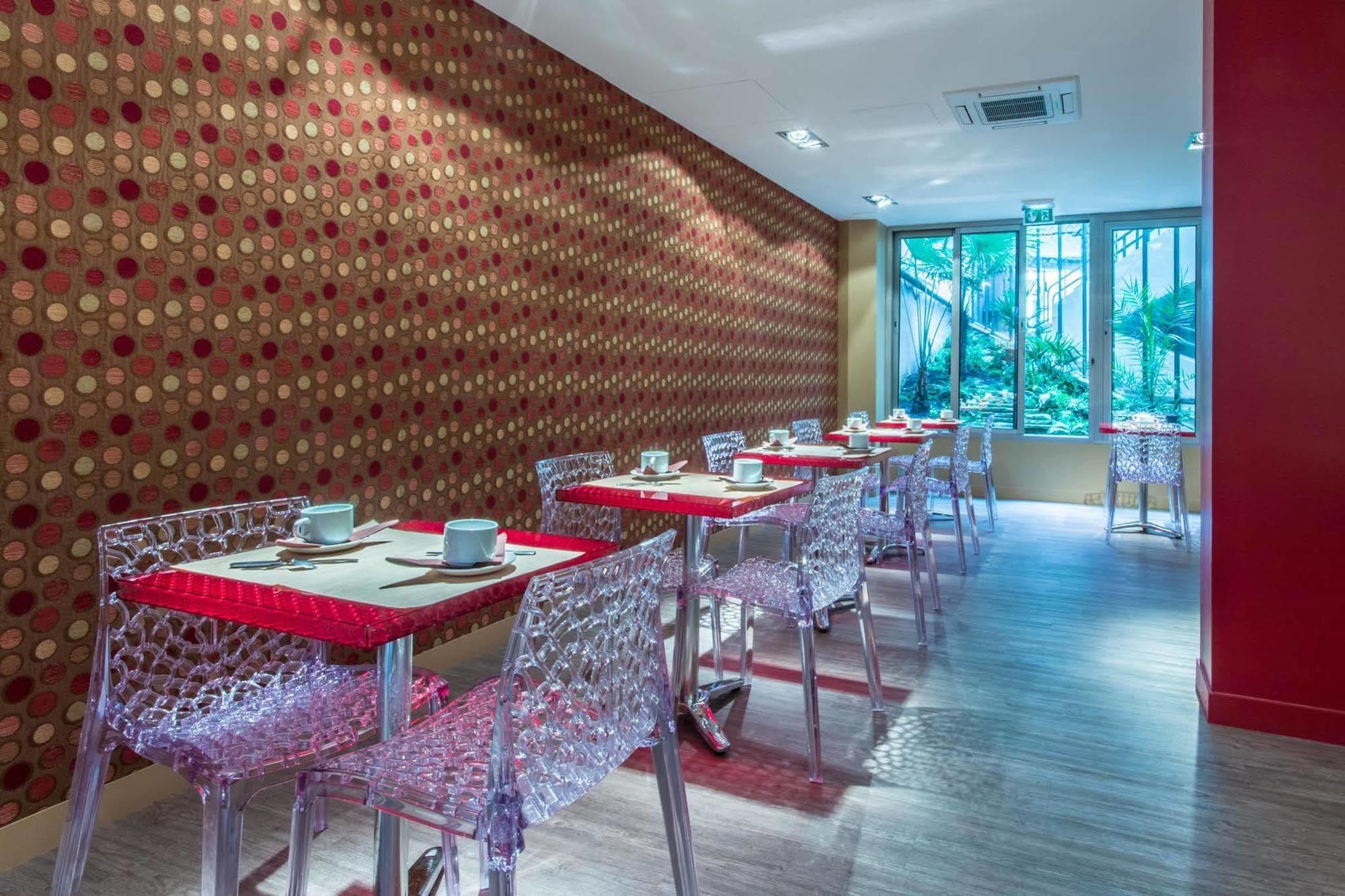 Hotel Moulin Plaza Paris