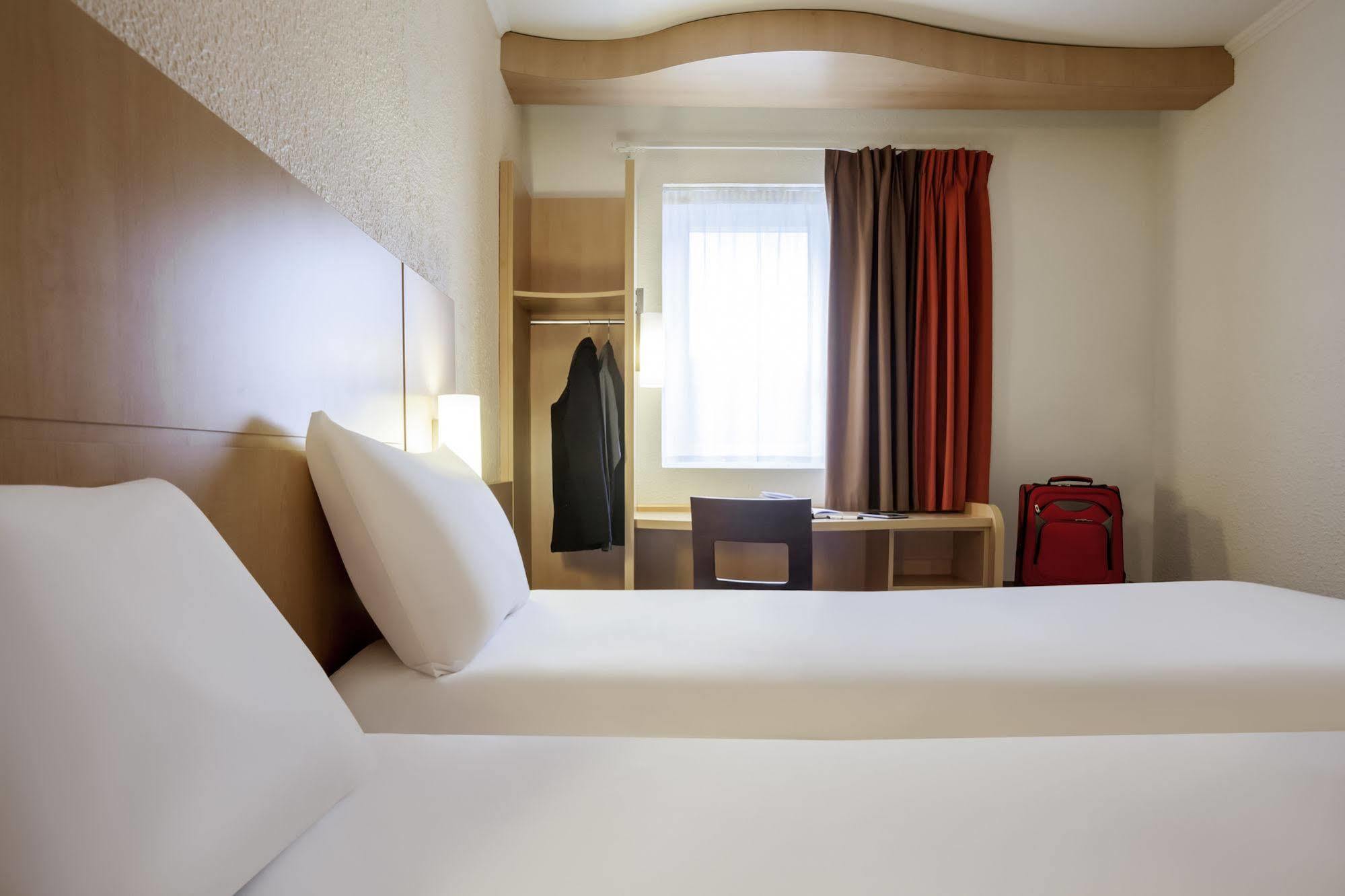 Ibis Gare De Lyon Ledru Rollin Hotel 3*
