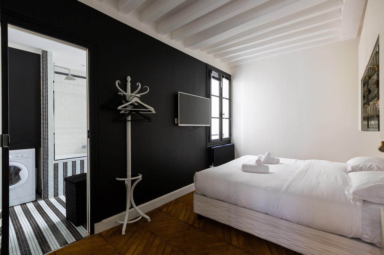 Bauhaus Magic In The Marais Apartment *