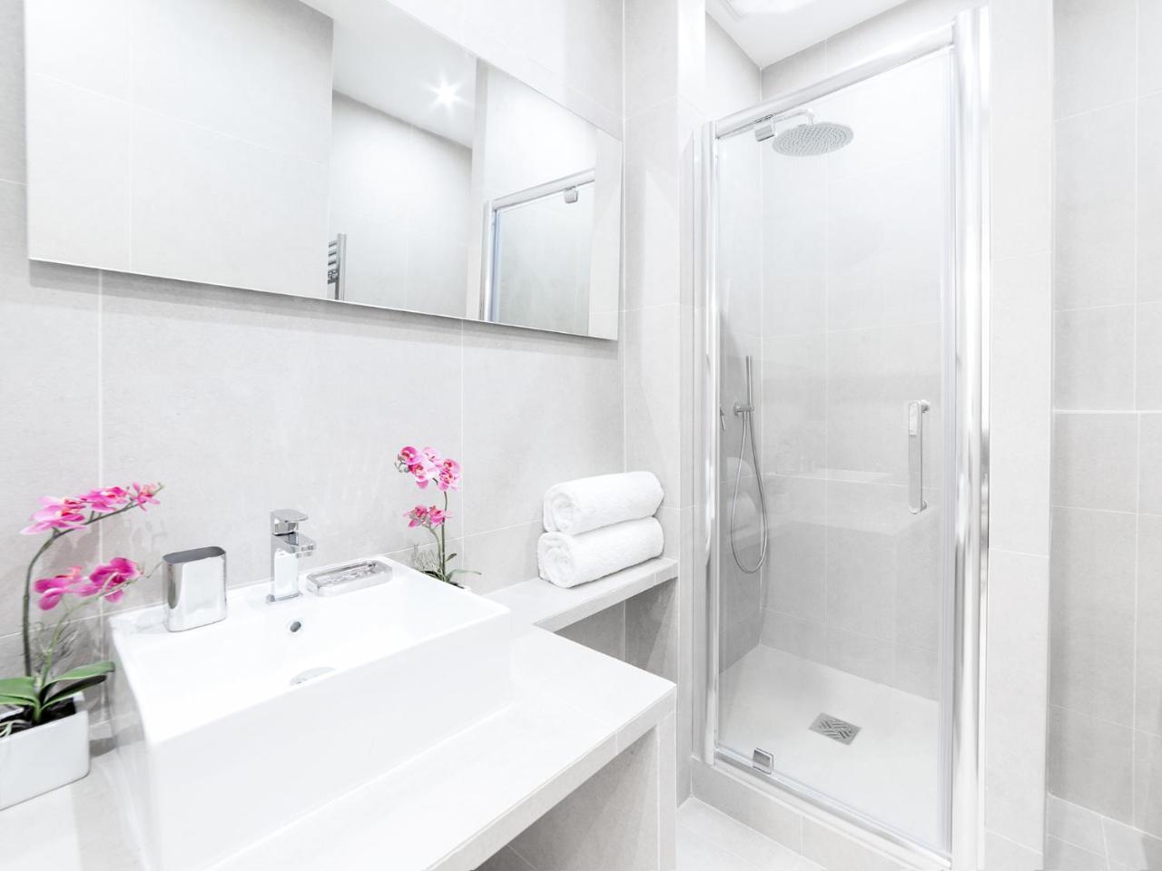 Livinparis - Luxury 3 & 4 Bedrooms Montmartre I *