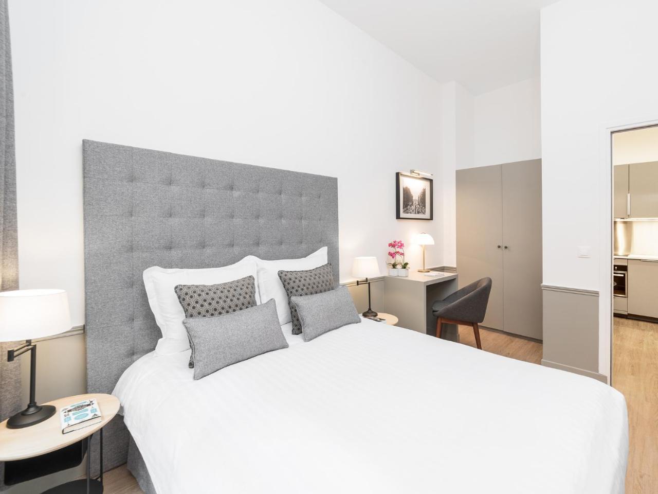 Livinparis - Luxury 3 & 4 Bedrooms Montmartre I Apartment