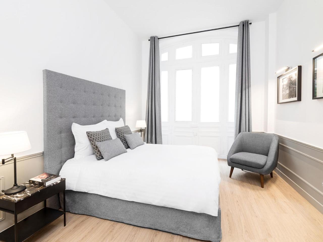 Livinparis - Luxury 3 & 4 Bedrooms Montmartre I Apartment Paris