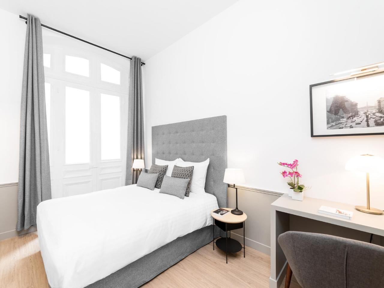 Livinparis - Luxury 3 & 4 Bedrooms Montmartre I Apartment Paris