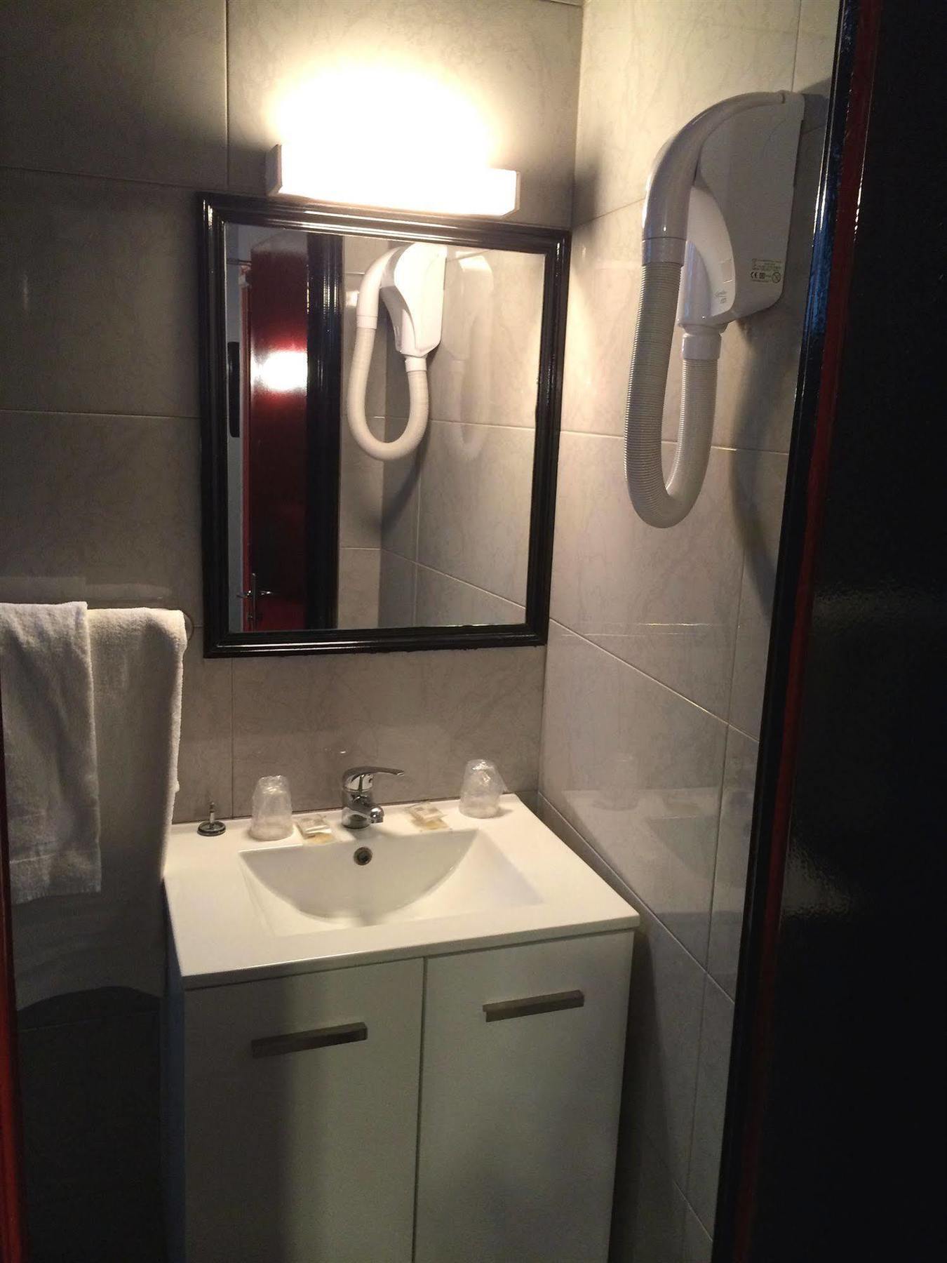 Hipotel Voltaire Bastille 3*